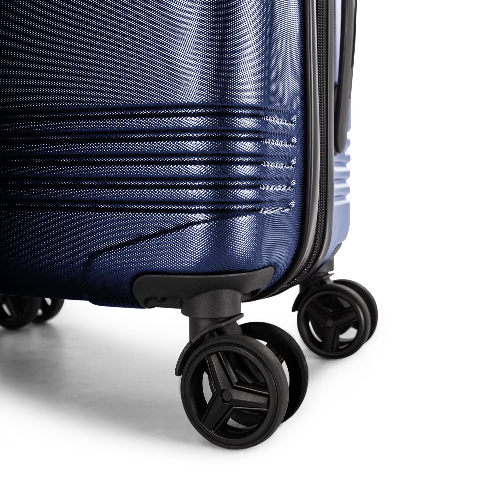 Bugatti Nashville 29.5" Hardside Luggage Navy