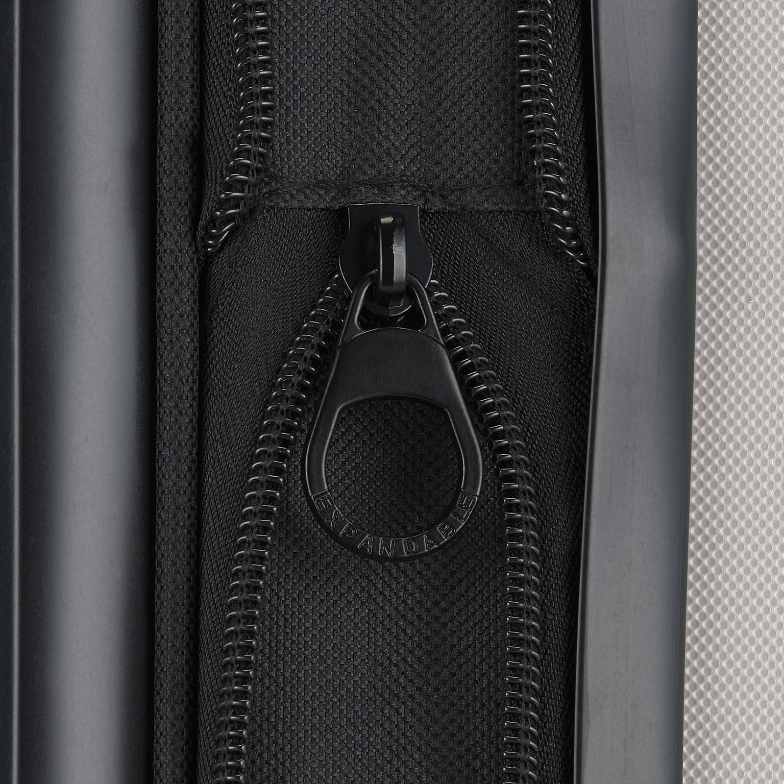 Bugatti The Classic Collation 24" Luggage HLG5824BU Sand