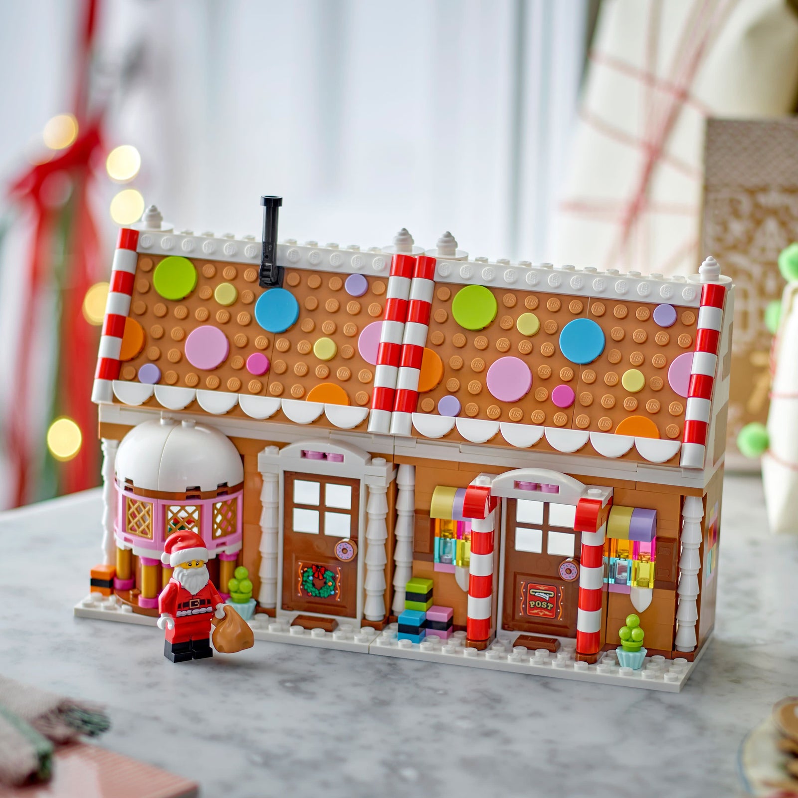 LEGO Seasons & Occasions Festive Gingerbread House Building Set