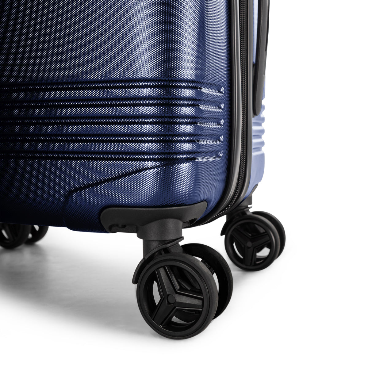 Bugatti Nashville 29.5" Hardside Luggage Navy