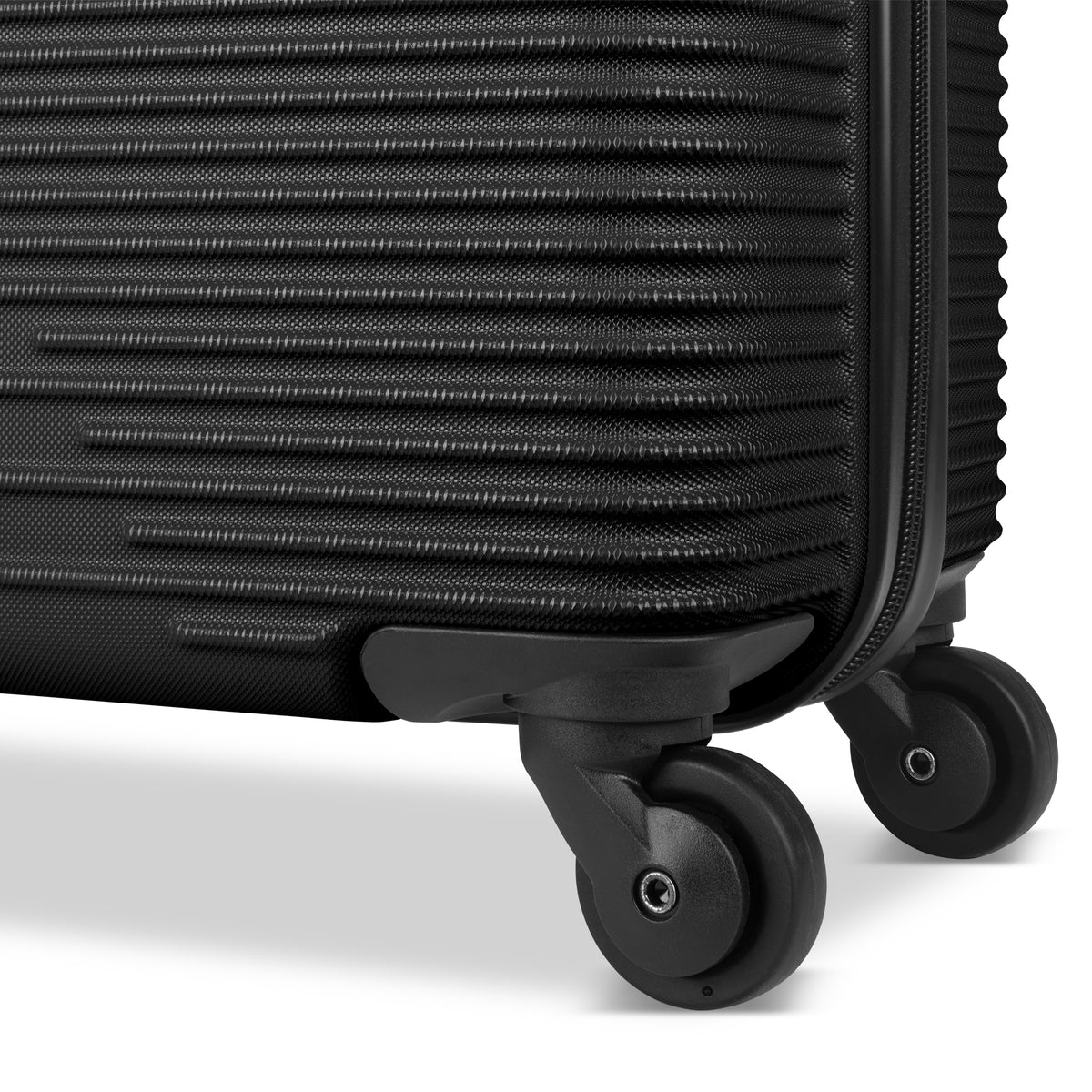 Atlantic Swerve 19&quot; Carry-on Luggage Black