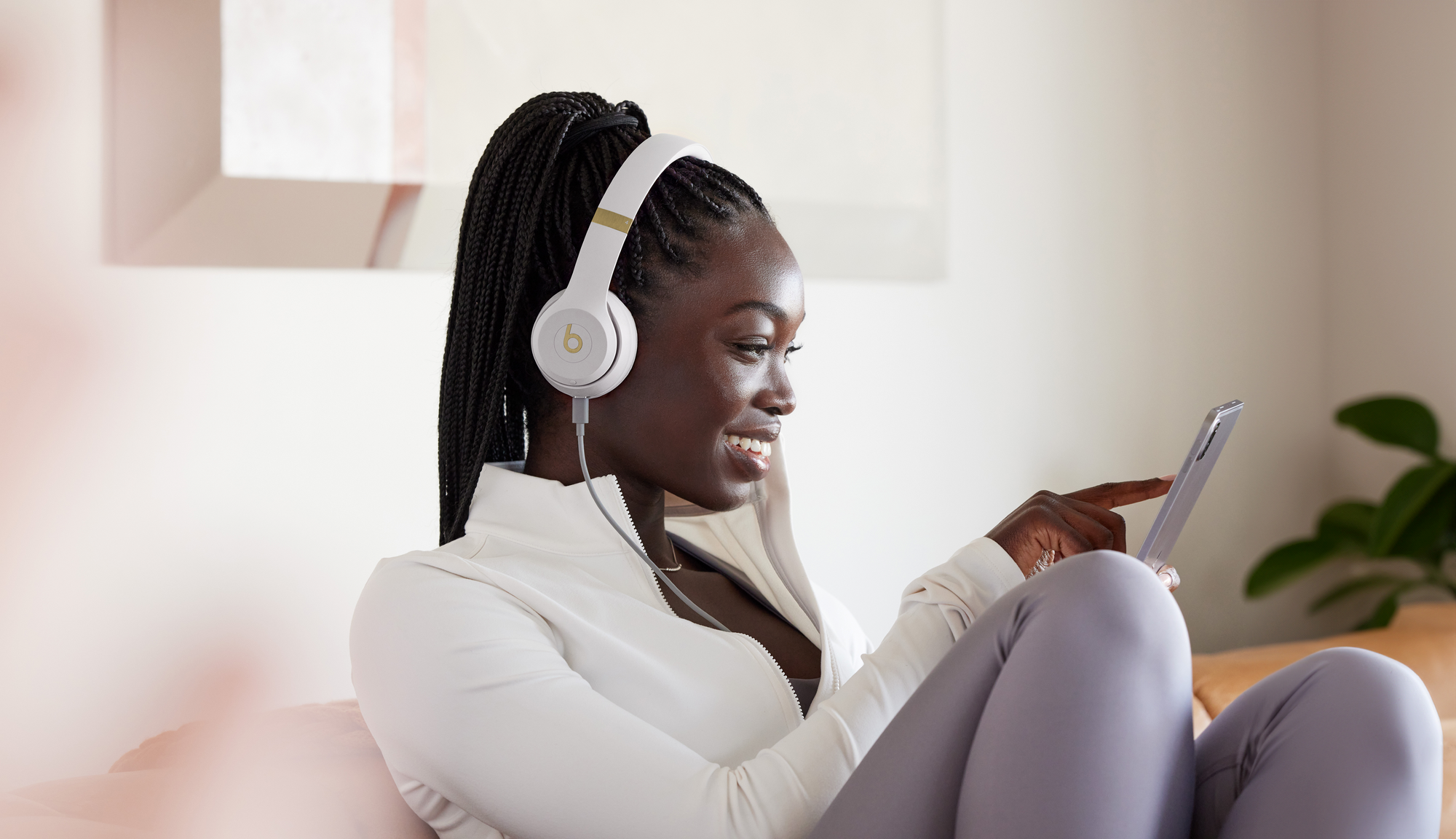 Beats Solo 4 MC2M4LL/A Headphones White/Gold