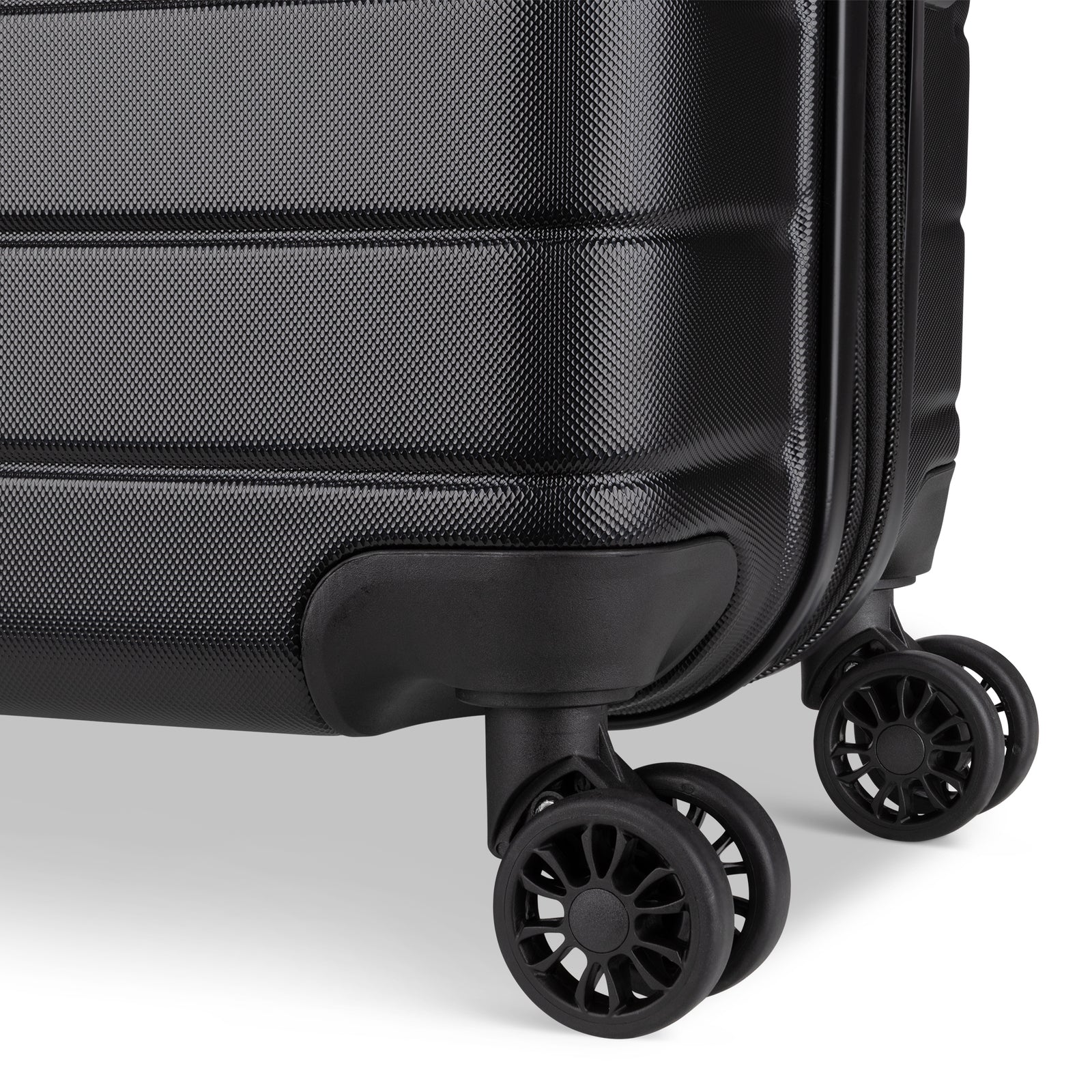 Atlantic Riptide Abs 24" Expandable Spinner Luggage Black
