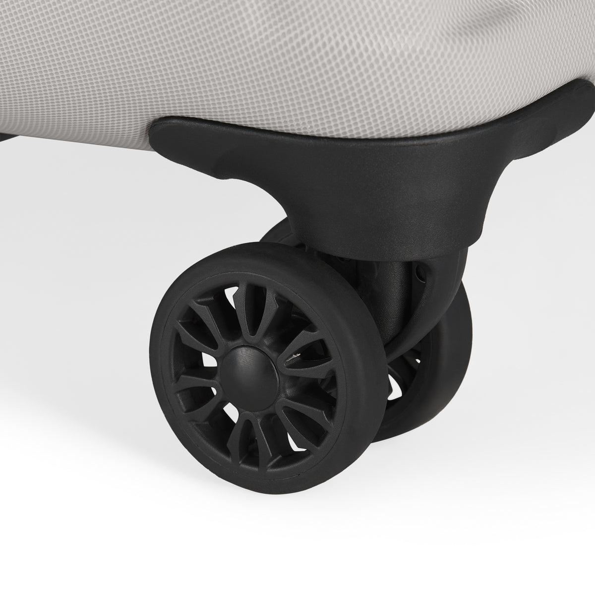 Bugatti The Classic Collation 24" Luggage HLG5824BU Sand