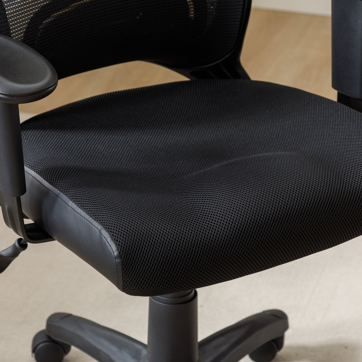True Innovations Mesh Task Chair Black